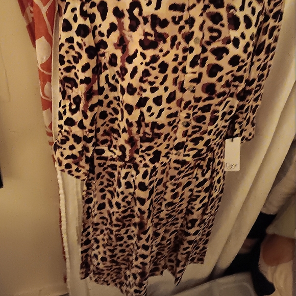 NWT "Dex Plus" Leopard button up bottom flare dress. - Picture 9 of 9